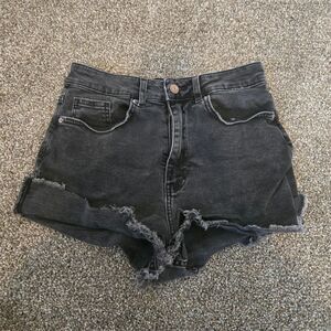 Women's Divided H&M High Rise Shortie Black Tight Raw Hem Denim Jean Shorts 6